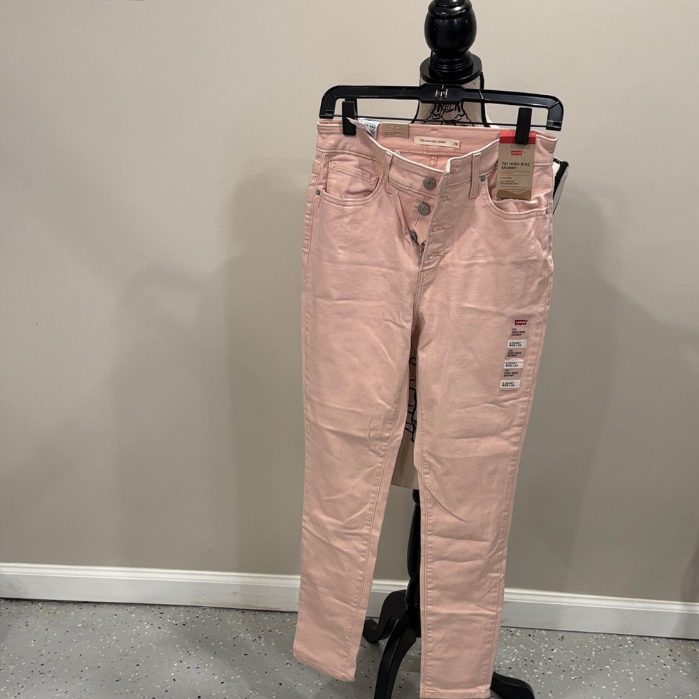 Levi's Women's Light Pink Ankle Jeans NWT